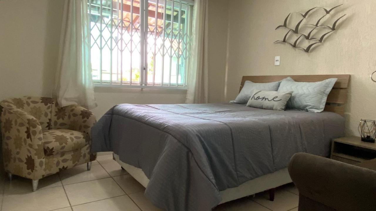 Casa De Praia Top! Beto Carrero, 500M Do Parque, Com Piscina E Sinuca, 1 Suite E 2 Quartos, 3Bwc, A 300M Da Praia, Churrasqueira E Estacionamento Privado Penha  Luaran gambar